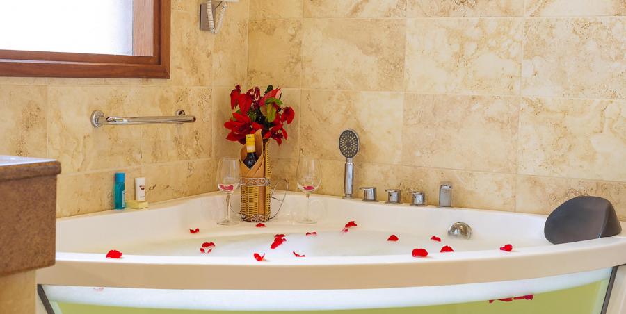 Honeymoon Suite