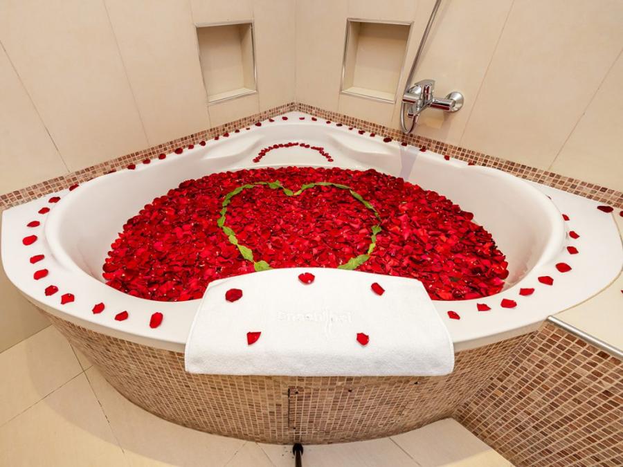 Honeymoon Suite